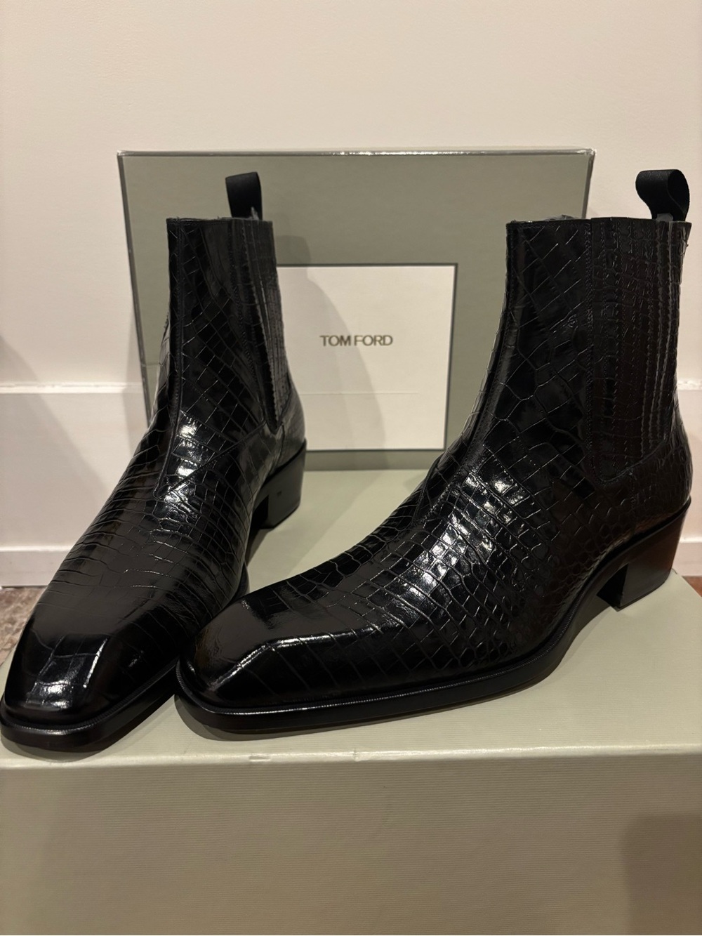Tom Ford Men’s Black Croc-Embossed Leather Chelsea Boots - Picture 5 of 5